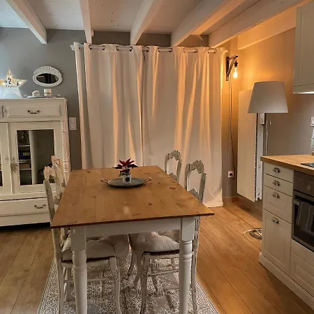 Les Du Grand Saule بيت للعطل