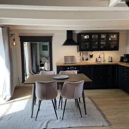 Les Du Grand Saule بيت للعطل *